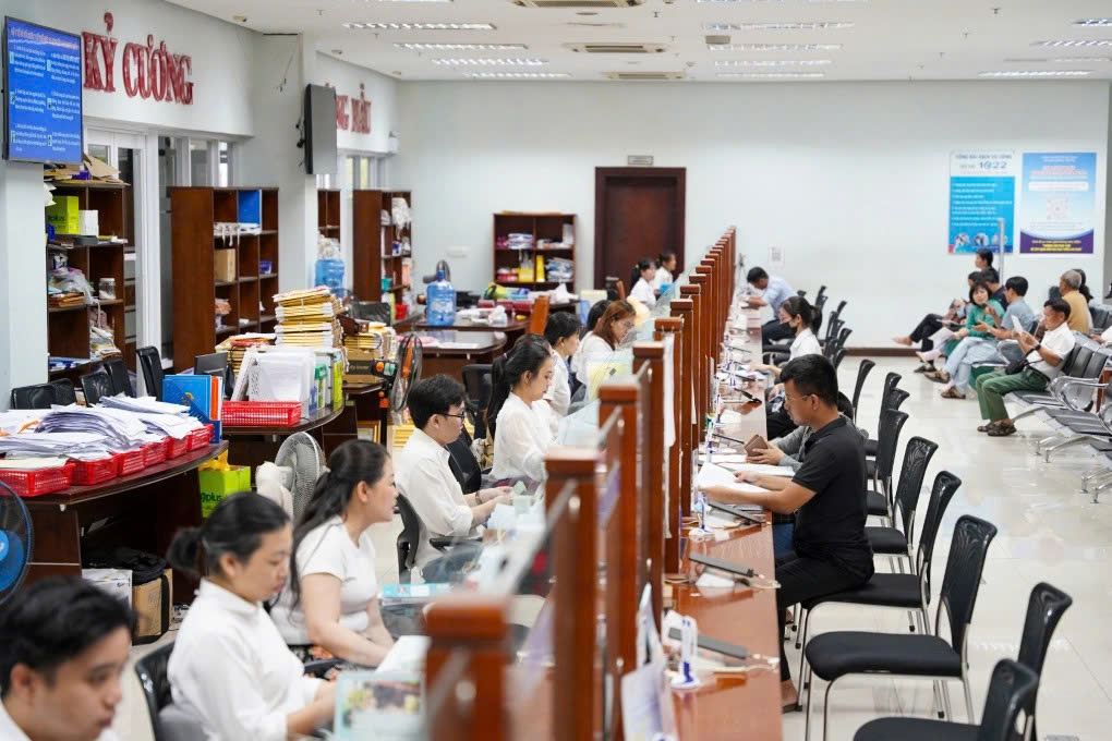 TỪ 1/7: LÀM GIẤY PHÉP XÂY DỰNG, XÁC NHẬN MUA NHÀ Ở XÃ HỘI CHỈ CẦN LÊN XÃ